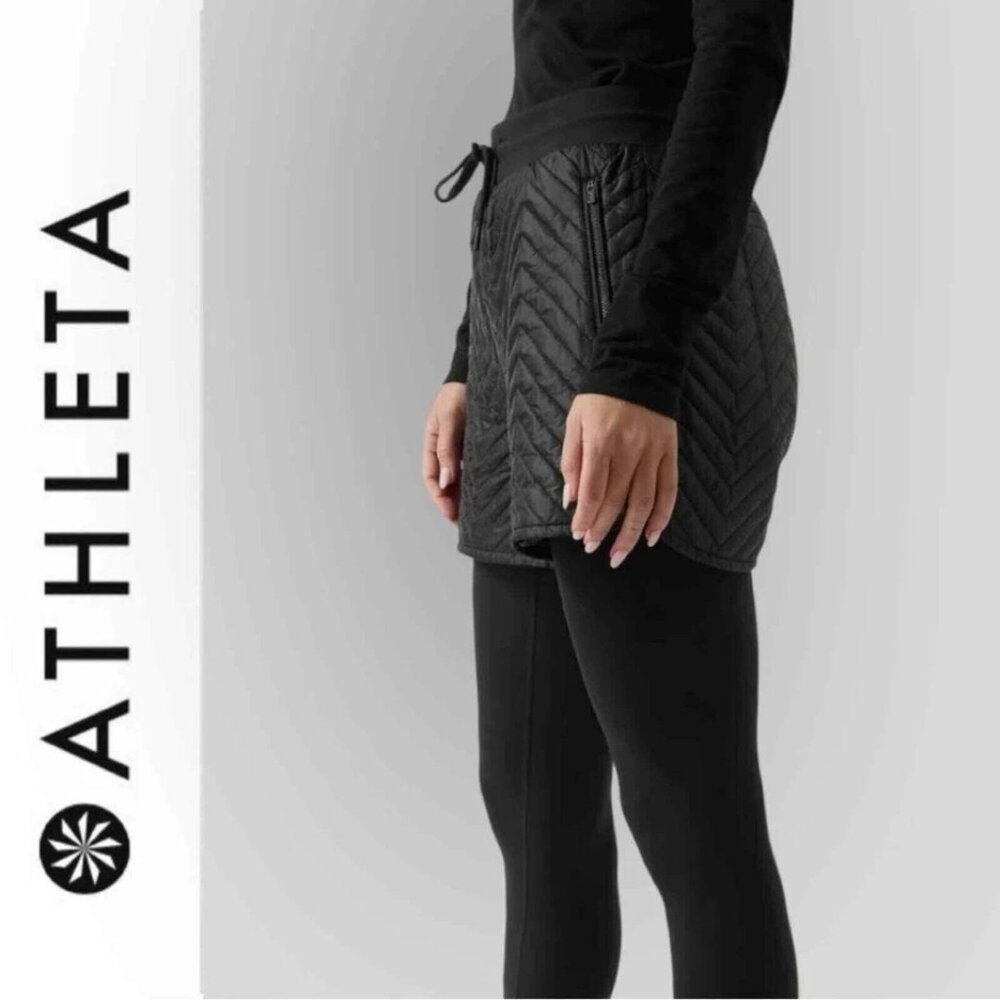 NWT Athleta Black Apres Quilted Ski Shorts Snow Hike Winter Sport